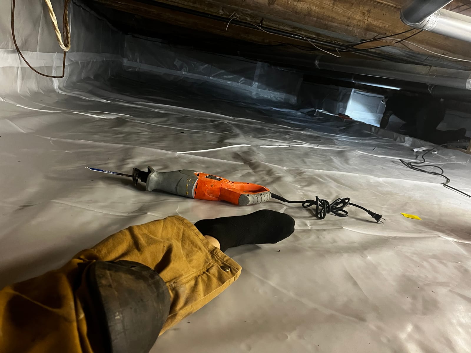 Cutting to fit around obstructions